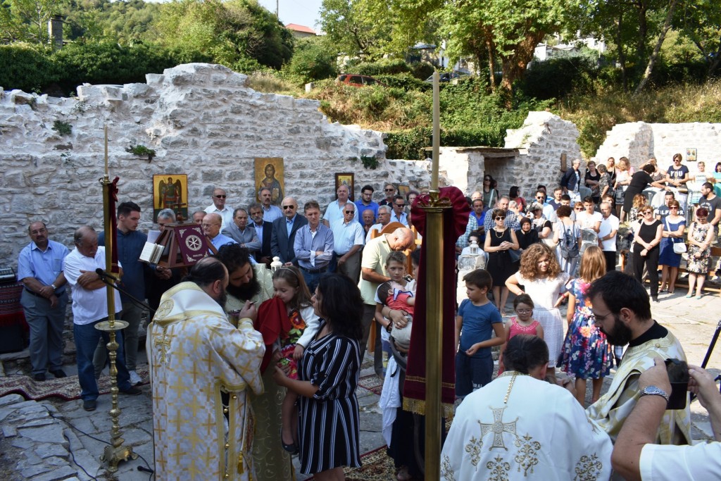ΘΕΙΑ ΚΟΙΝΩΝΙΑ