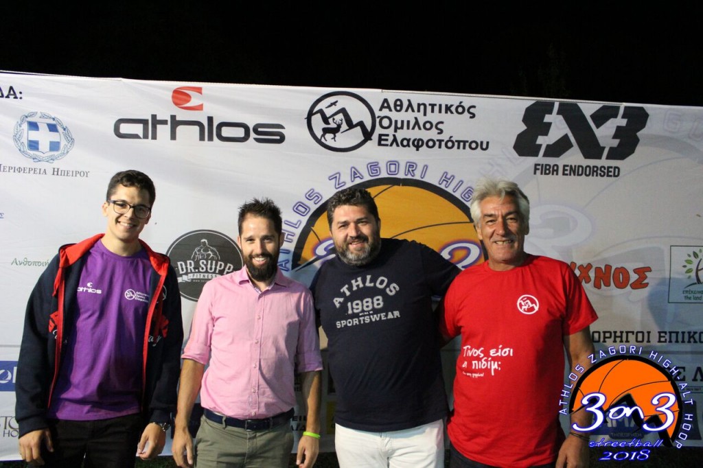 Ο αντιδήμαρχος Α. Αρμένης με τον πρόεδρο Ηρακλή Τζόκα και μέλη του Α.Ο. Ελαφοτόπου